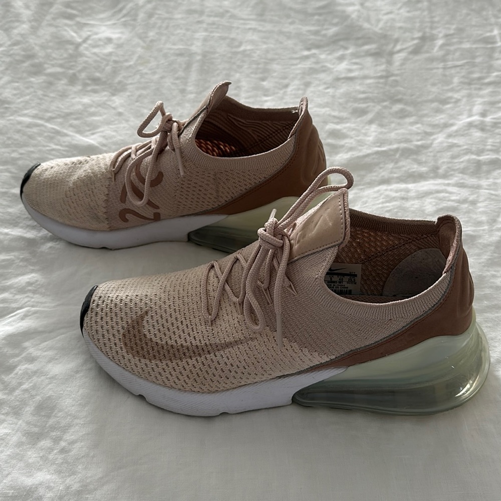 Gently used Nike Air Max 270 Flyknit Women’s Sneakers
